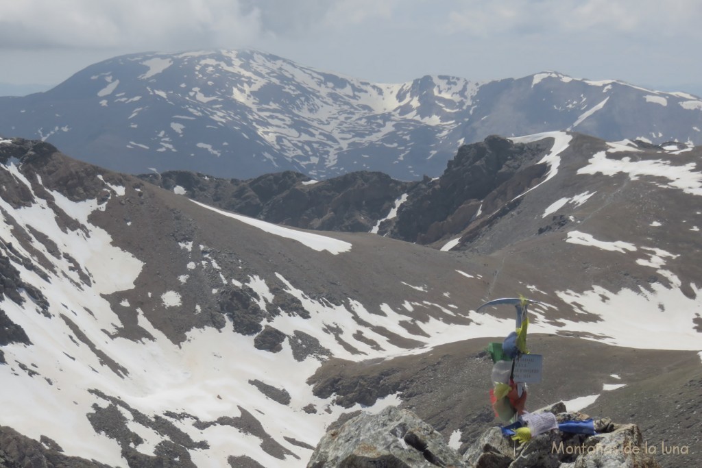 Cima del Pic de l'Infern, 2.869 mts. con el Puigmal al fondo